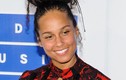 Alicia Keys bị chỉ trích vì để mặt mộc dự sự kiện