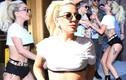 Lady Gaga khoe eo thon với áo siêu ngắn