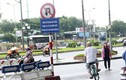 Ảnh: Hồn nhiên lao vào đường cấm giữa Hà Nội