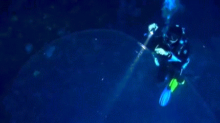 Phát hiện bong bóng khổng lồ bí ẩn dưới lòng đại dương