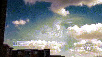 Xôn xao vật thể bay không xác định xuất hiện cùng mây xoắn ốc
