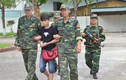 Bắt thanh niên mang 9 bánh heroin vượt biên sang Trung Quốc