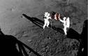 Số phận lạ lùng của túi bụi Mặt Trăng tàu Apollo 11 mang về