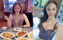 Hot girl mặc bikini hai mảnh ngồi ăn trong nhà hàng gây "chướng mắt"