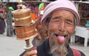 Độc đáo tục lè lưỡi chào khách ở Tây Tạng