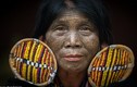 Kỳ lạ tập tục xăm kín mặt của phụ nữ bộ tộc ở Myanmar