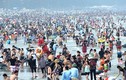 'Biển người' chen chúc đổ về biển Sầm Sơn ngày nghỉ lễ