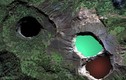 Bí ẩn hồ nước "ma quái" đổi màu khó tin ở Indonesia  