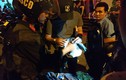 Cảnh sát dẫn giải 100 nam nữ ở quán bar về trụ sở công an kiểm tra ma túy