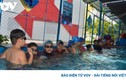Cách phòng tránh viêm tai khi bơi lội trong ngày hè