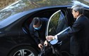 Vì sao cựu Bộ trưởng Vũ Huy Hoàng đến tòa không bị còng tay, đi xe Mercedes?