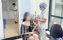Cô gái khoe tiêm vắc xin “ông ngoại” bị xử phạt
