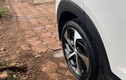 Hà Nội: Loạt ô tô đỗ trên vỉa hè khu Linh Đàm bị chọc thủng lốp