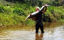 Chàng trai dân tộc bắt được cặp cá tầm nặng 40 kg 