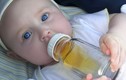 Hiểm họa khi trẻ dưới 1 tuổi uống nước ép trái cây