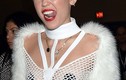 Miley Cyrus lại khiêu khích với trang phục lộ da thịt