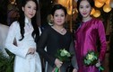 Con gái Thủ tướng chúc mừng Linh Nga triển lãm áo dài
