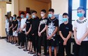 Hẹn đánh nhau trên Facebook, nhóm thiếu niên cầm hung khí diễu phố