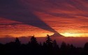 Kinh ngạc núi lửa khủng Rainier "xé toang" bầu trời ở Mỹ 