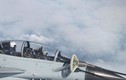 Xem tiêm kích J-10 Trung Quốc “bú sữa” trên không