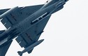 Nhận diện khí tài “lạ” trên tiêm kích J-8II Trung Quốc