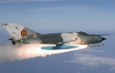 Oai hùng tiêm kích MiG-21 bắn tên lửa, rocket