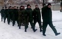 Xem quân ly khai Ukraine diễu binh trong tuyết lạnh