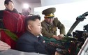 Nhà lãnh đạo Kim Jong-un lái máy bay, xe tăng thế nào?