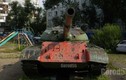 Kỳ lạ xe tăng Nga trong công viên trẻ em
