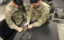 Ngạc nhiên lính Mỹ học tháo lắp súng trường AK-47