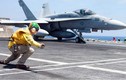 Tiêm kích F/A-18 Mỹ bốc cháy ngay trên tàu sân bay