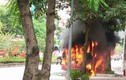 Hà Nội: Xe buýt bốc cháy dữ dội trên đường 