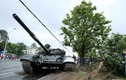 Húc cột điện, xe tăng T-72 nhận cái kết đau điếng