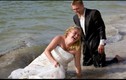 Video: Sự cố bất ngờ trong đám cưới khiến cô dâu, chú rể "đứng hình"