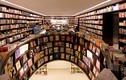 Video: Khám phá "thư viện ảo ảnh" với những hàng sách dài bất tận
