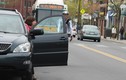 Video: Nữ tài xế bất ngờ mở cửa xe ô tô hất văng xe máy