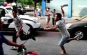 Video: Vác dao chém nhau sau khi xảy ra va chạm giao thông