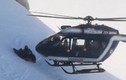 Video: Phi công hạ cánh máy bay sát núi tuyết giải cứu người bị nạn