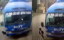 Video: Đứng tim nhìn bé trai thoát chết trước đầu xe buýt lao vun vút