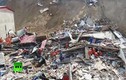 Video: Sạt lở đất "cuốn bay" 2 tòa nhà ở Trung Quốc
