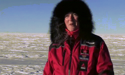Nữ thám hiểm xinh đẹp lái máy cày tới Nam Cực