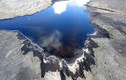 Cảnh siêu thực ở hồ hắc ín lớn nhất thế giới