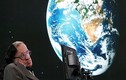 Stephen Hawking cảnh báo người ngoài hành tinh xâm chiếm Trái đất