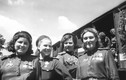 Hình ảnh phụ nữ Liên Xô cầm súng bảo vệ tổ quốc