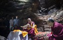 Đức Dalai Lama thiền định trong động Chhattisgarh