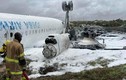 Máy bay chở hơn 30 người lật ngửa sau khi hạ cánh