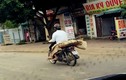 Góc nhìn ngược vụ chở thi thể người bằng xe máy ở Sơn La