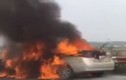 Hà Nội: Ô tô cháy dữ dội trên cao tốc Pháp Vân-Cầu Giẽ