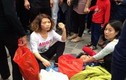 Phẫn nộ nhóm cô gái đánh bà lão ngất xỉu ở chùa Hương