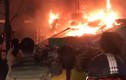 Sau tiếng nổ lớn, quán trà sữa ở Hồ Gươm Plaza bốc cháy ngùn ngụt